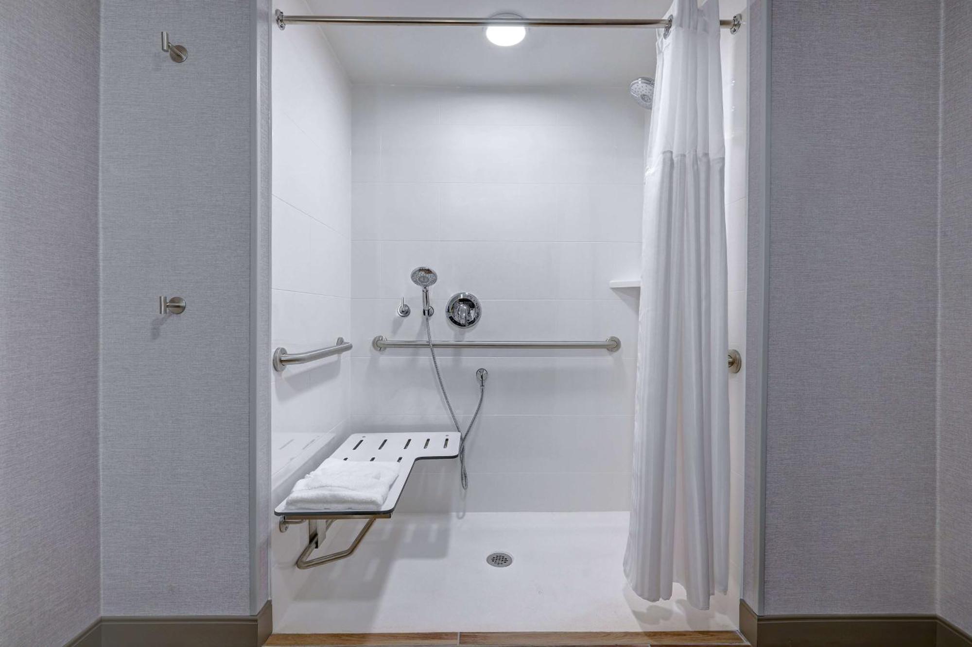 Hilton Garden Inn Cedar Rapids Εξωτερικό φωτογραφία