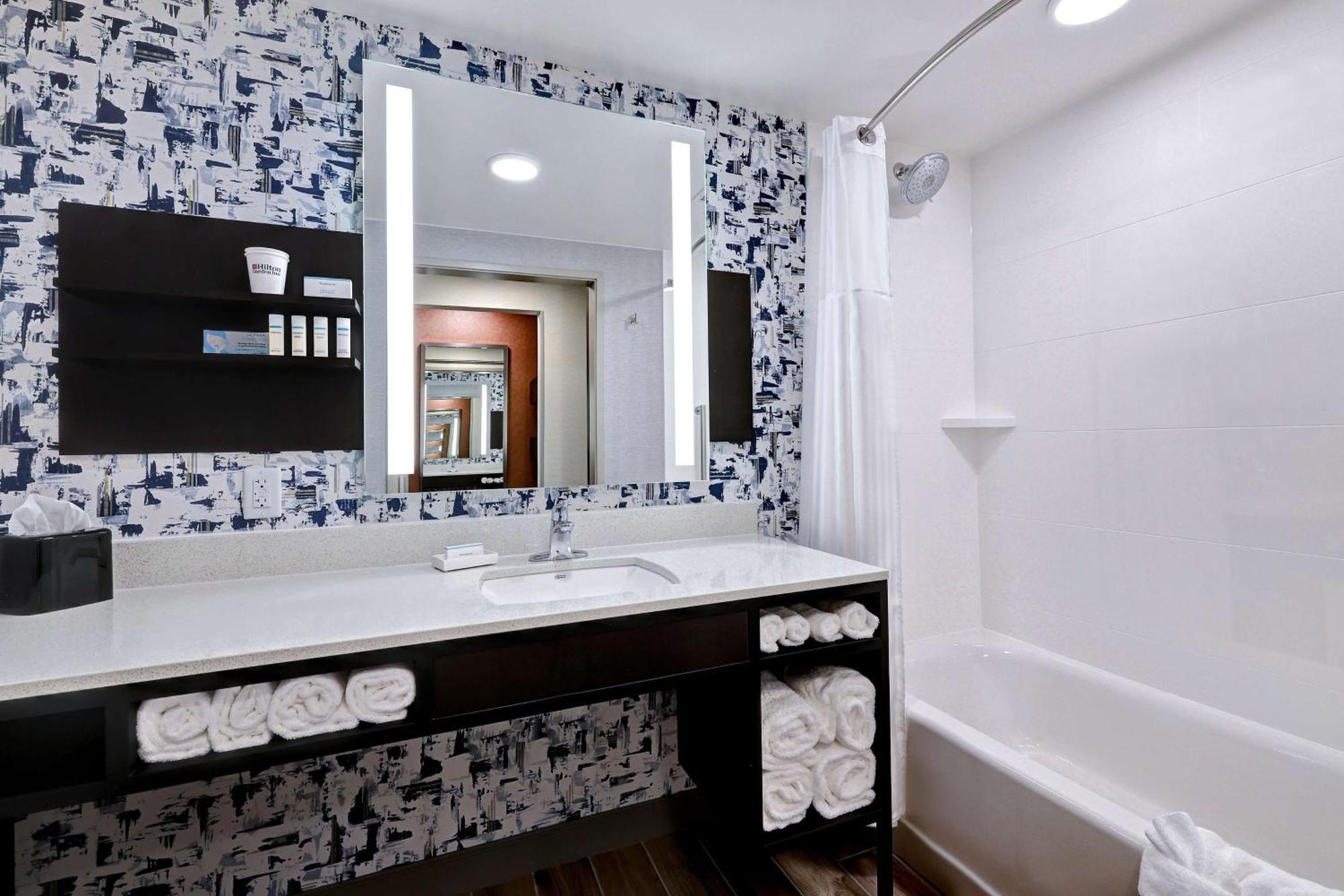 Hilton Garden Inn Cedar Rapids Εξωτερικό φωτογραφία
