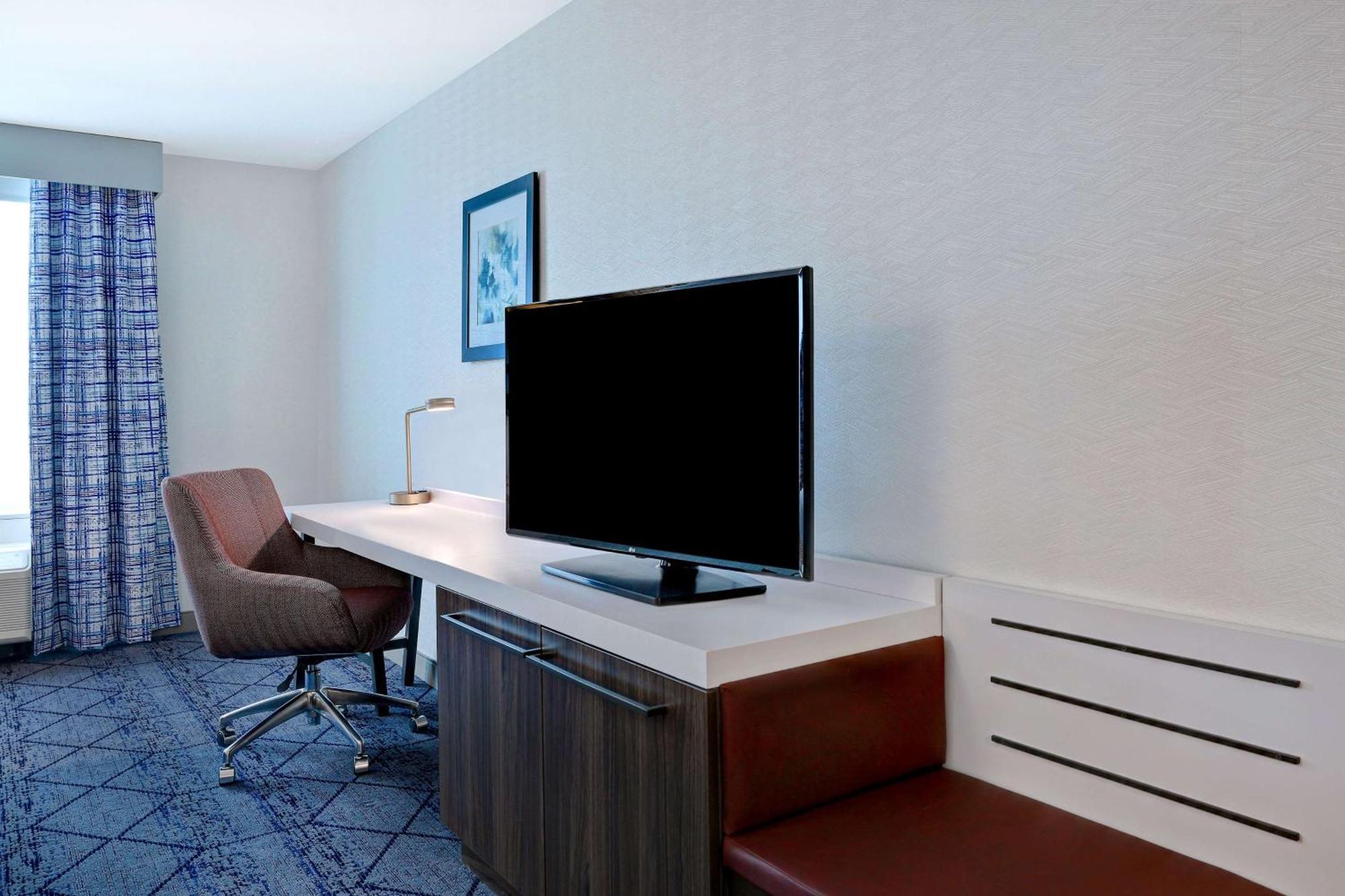 Hilton Garden Inn Cedar Rapids Εξωτερικό φωτογραφία