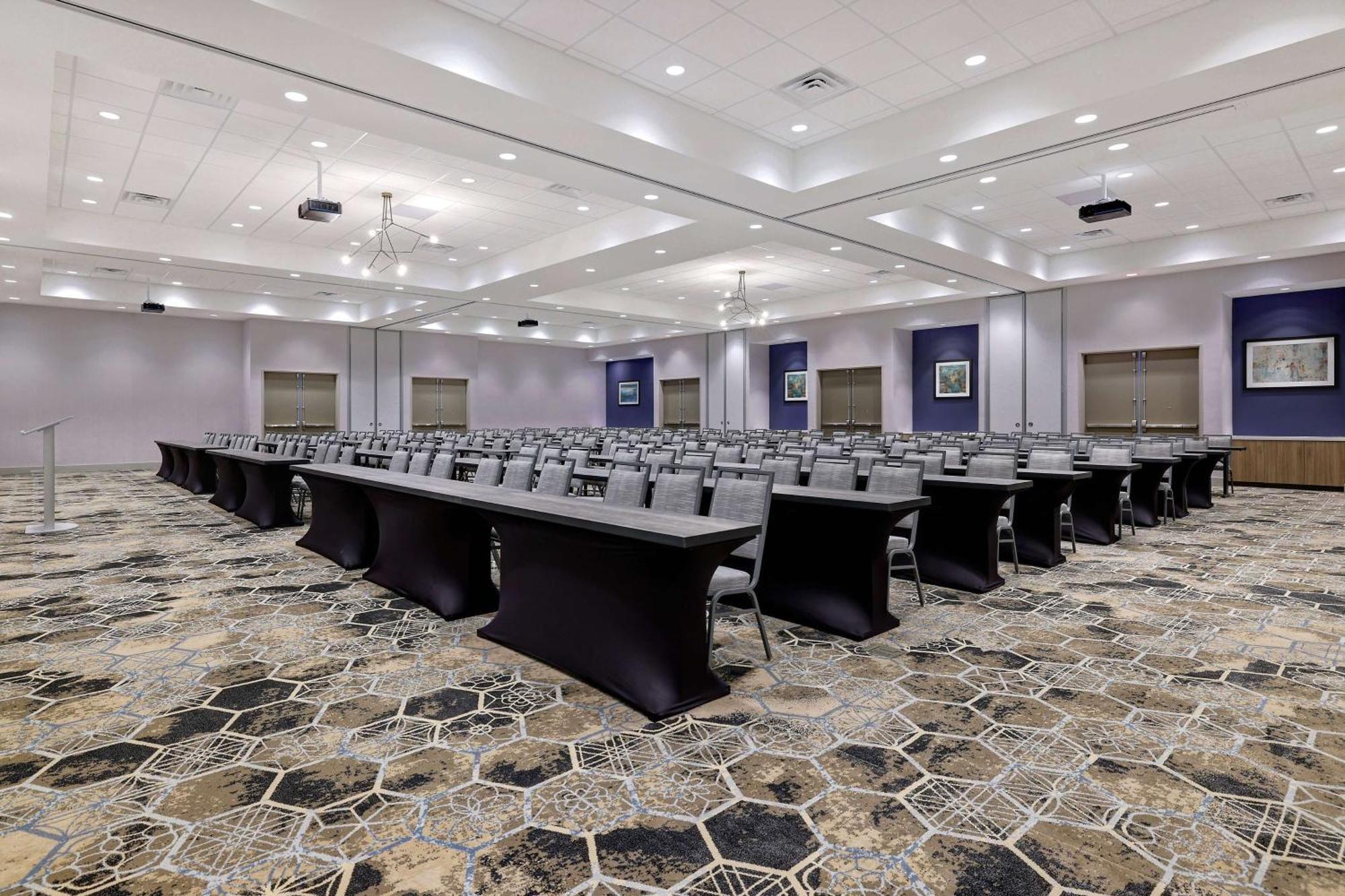 Hilton Garden Inn Cedar Rapids Εξωτερικό φωτογραφία
