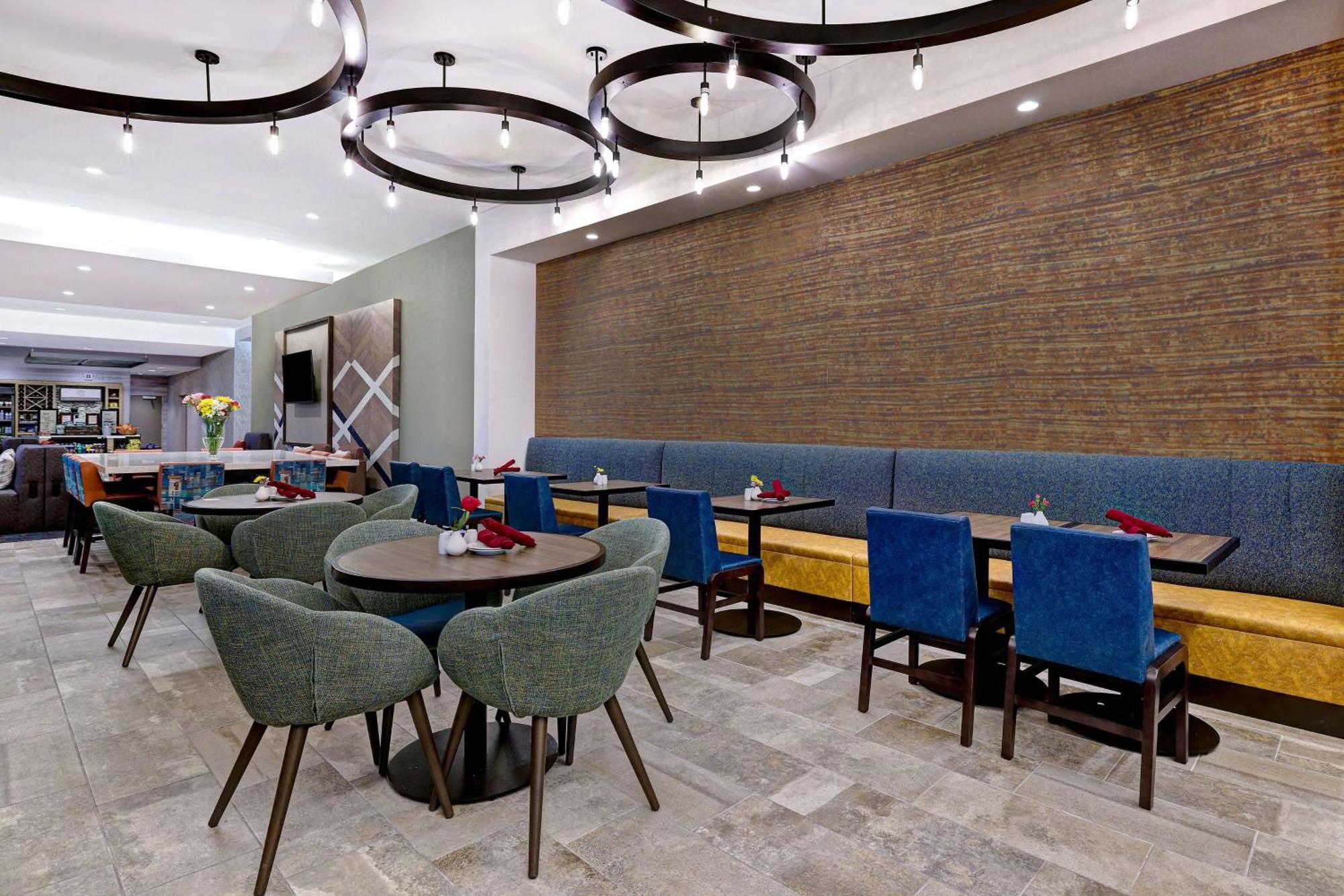 Hilton Garden Inn Cedar Rapids Εξωτερικό φωτογραφία